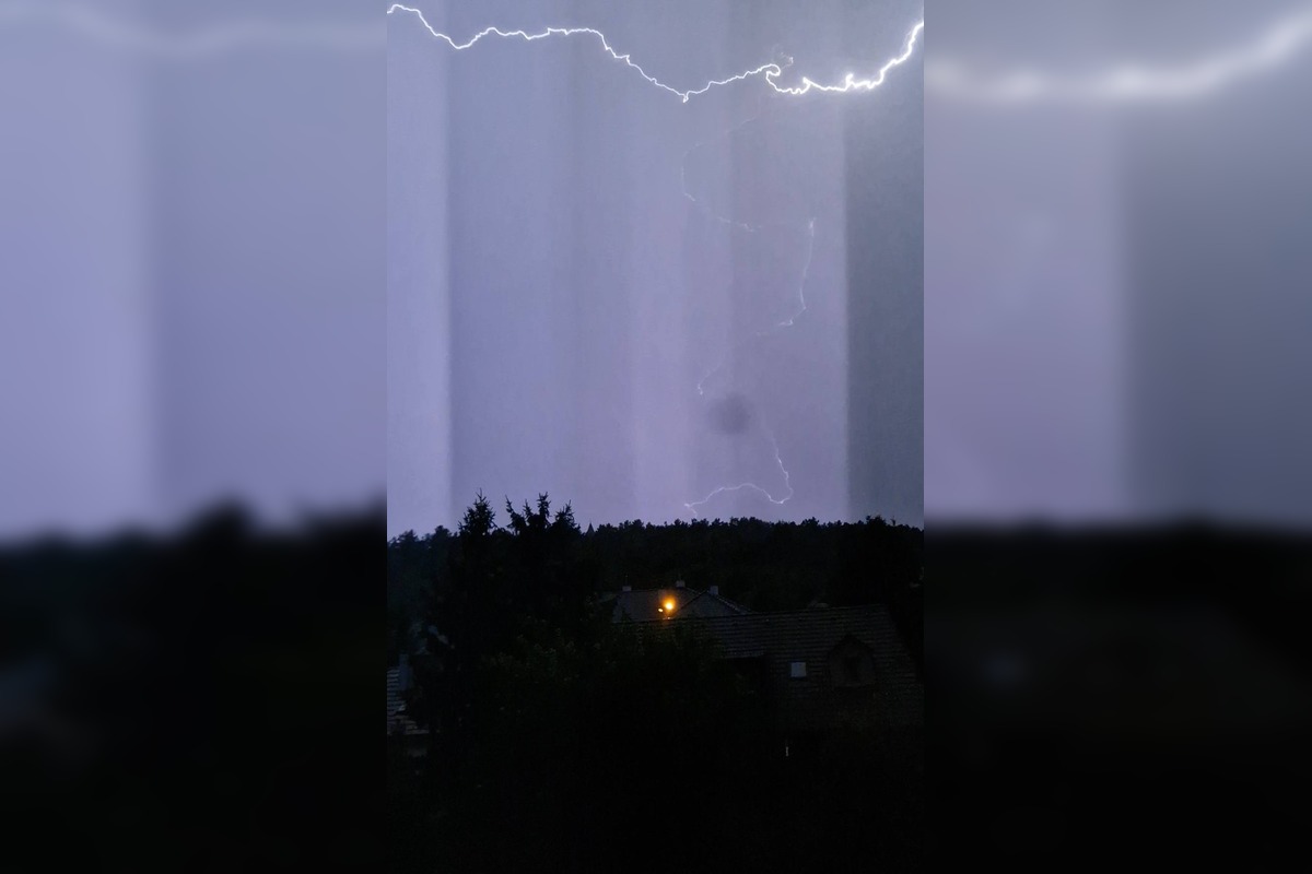 FOTO: Obyvatelia Nitrianskeho kraja mohli počas noci sledovať bleskové divadlo, foto 2