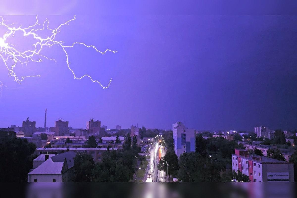 FOTO: Obyvatelia Nitrianskeho kraja mohli počas noci sledovať bleskové divadlo, foto 5