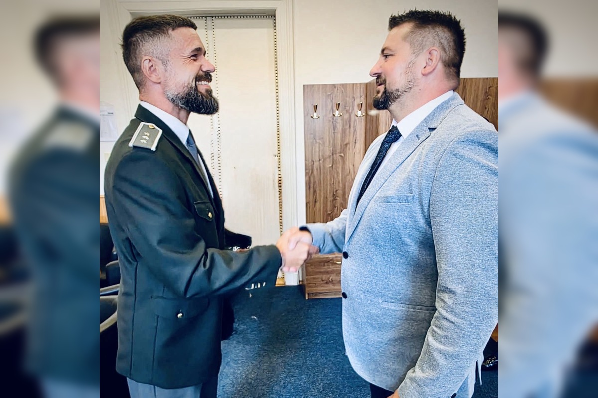 FOTO: Hrdinský zásah strážnika na súde v Komárne nezostal nepovšimnutý, zachránil advokátke život, dostal ocenenie, foto 3