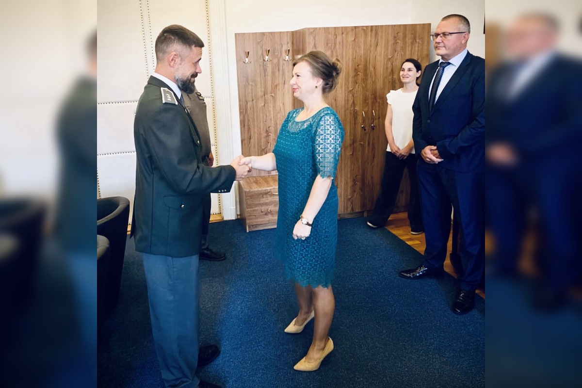 FOTO: Hrdinský zásah strážnika na súde v Komárne nezostal nepovšimnutý, zachránil advokátke život, dostal ocenenie, foto 4