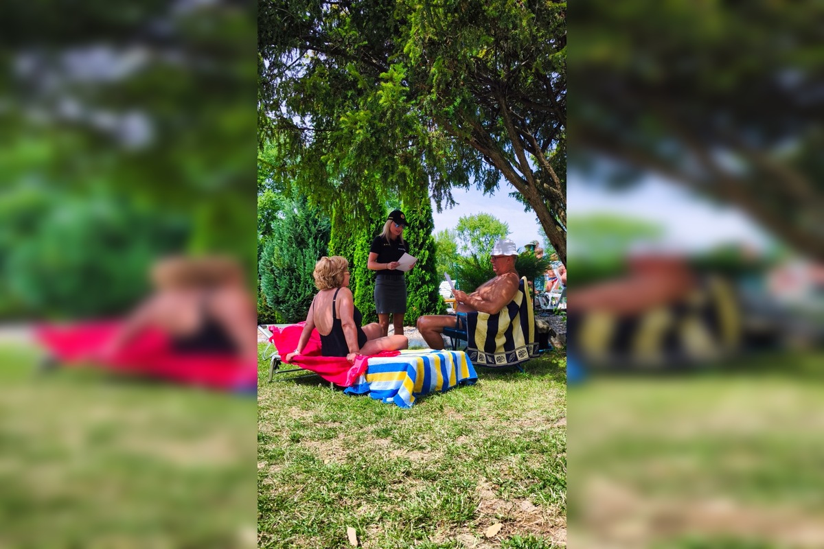 FOTO: Nitrianske kúpalisko sa stalo miestom preventívnej kampane, preventiska upozorňuje návštevníkov na riziko krádeží, foto 6