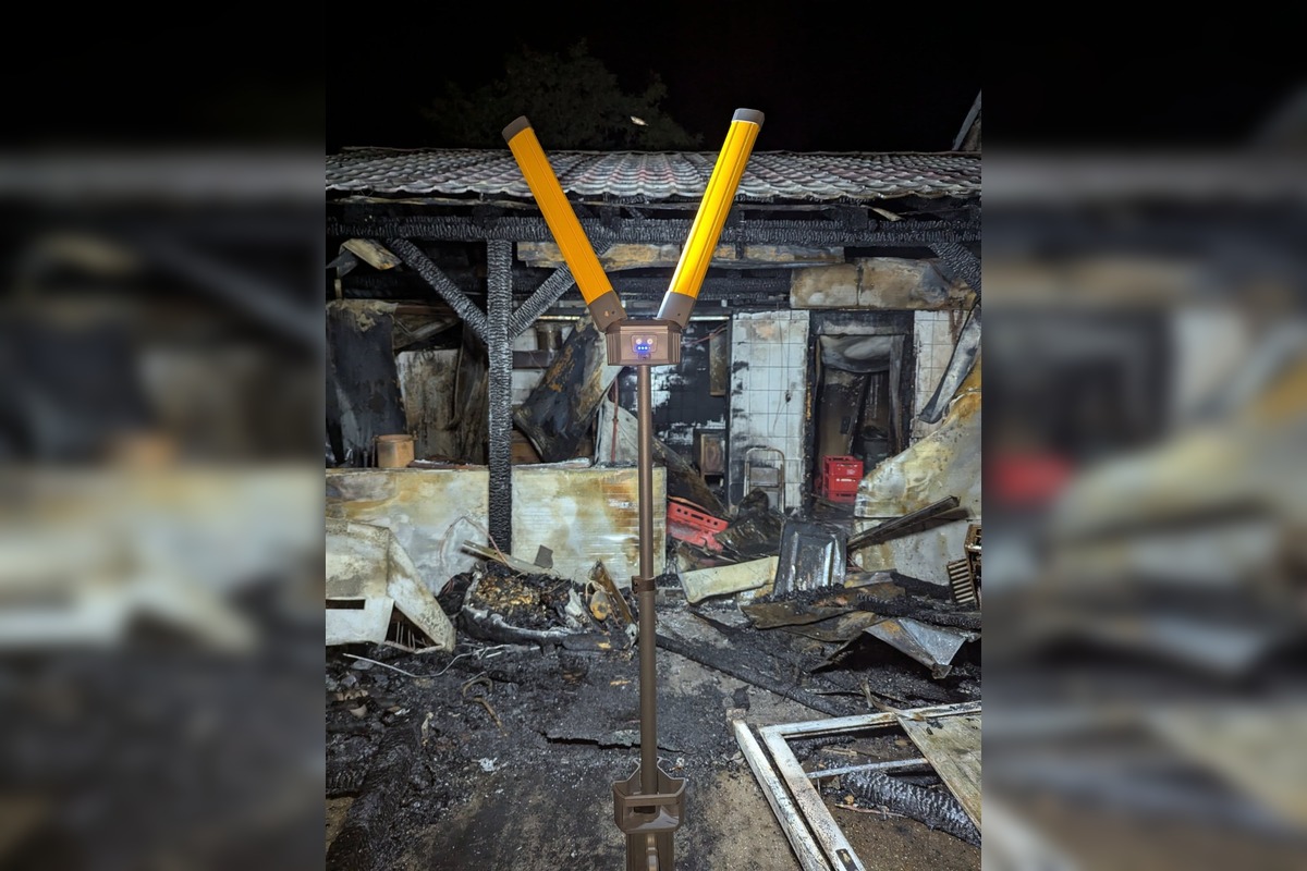 FOTO: Mäsiarstvo v Gbelciach vyhorelo počas búrky, hasiči zasahovali aj proti padajúcim stromom, foto 12