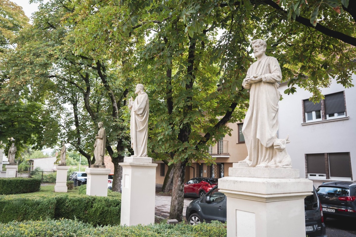 FOTO: Nitrianska malá kalvária ožíva: Po rokoch obnovujú pôvodné a historické sochy apoštolov, obyvatelia sa môžu tešiť, foto 4