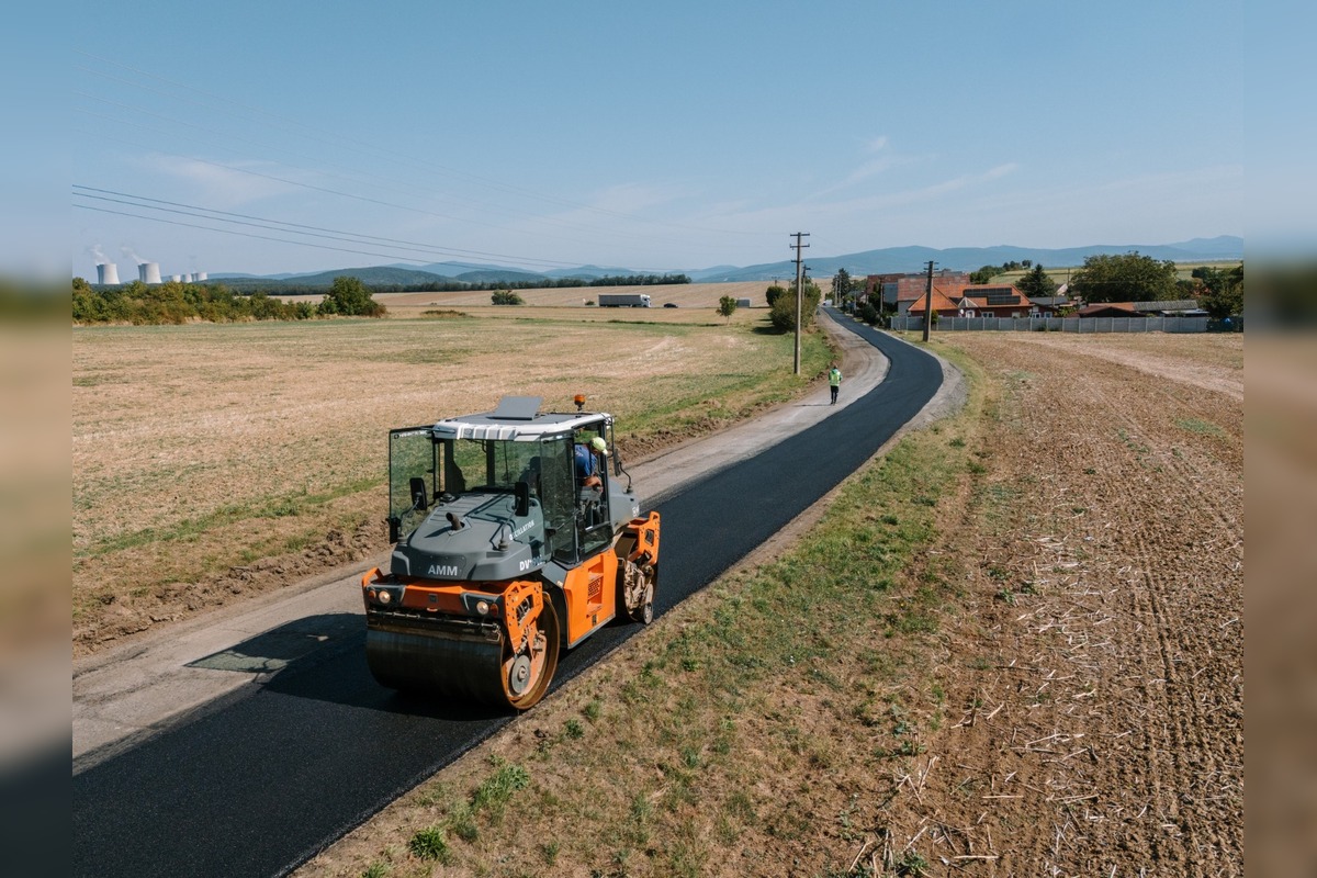 FOTO: Cesty v Nitrianskom kraji dostanú nový asfalt, práce sú v plnom prúde, foto 1