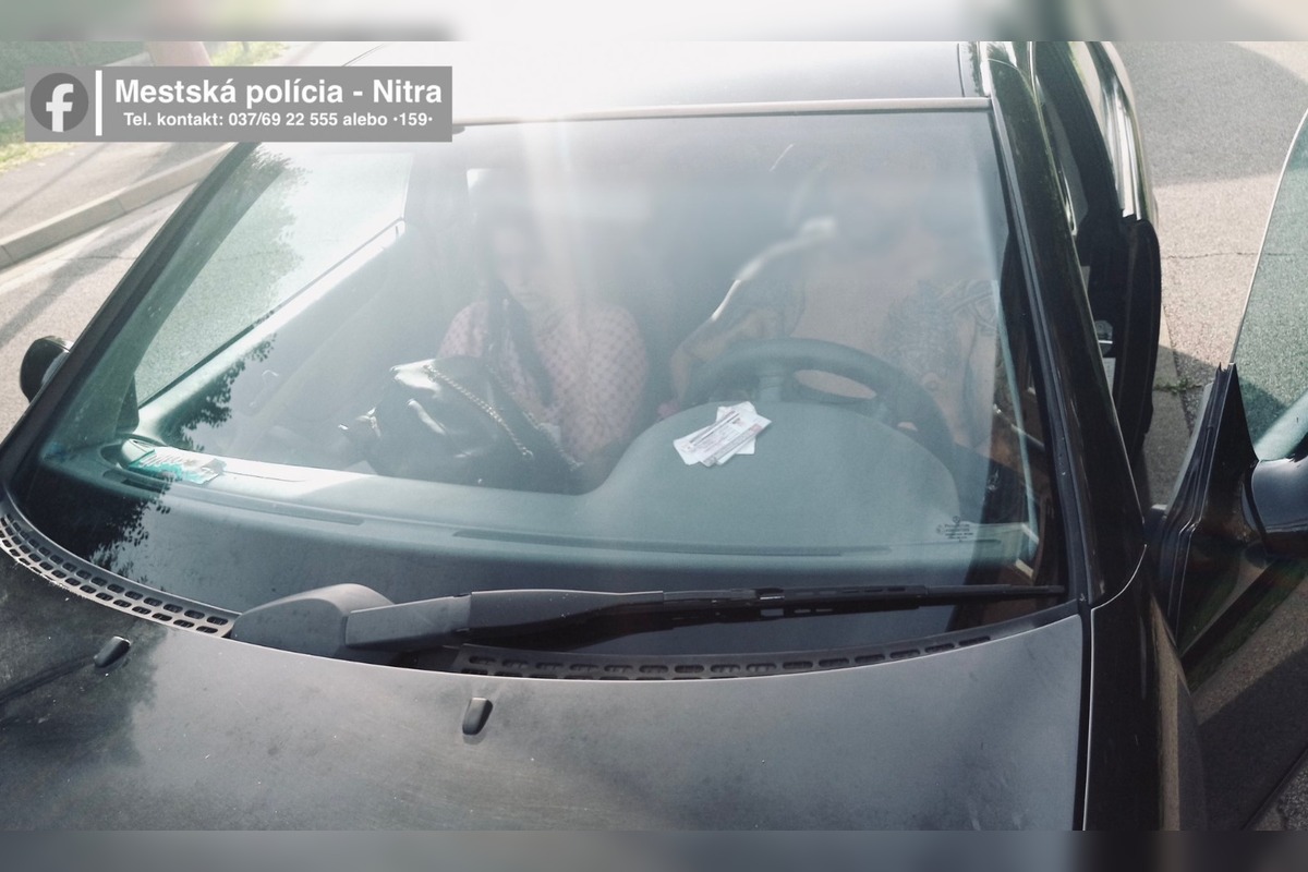 FOTO: Kuriózna situácia v Nitre. Muž a žena prespali v otvorenom aute, skončili v rukách polície, foto 1