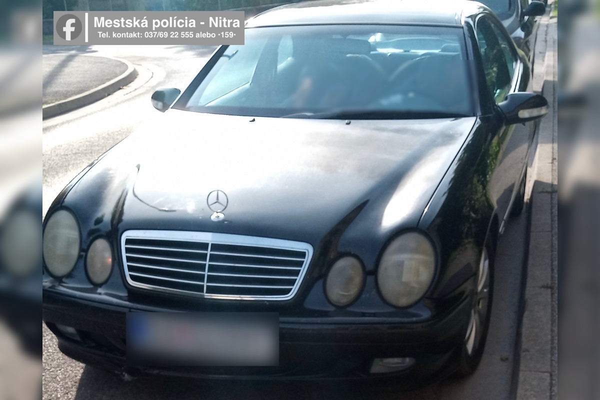 FOTO: Kuriózna situácia v Nitre. Muž a žena prespali v otvorenom aute, skončili v rukách polície, foto 2