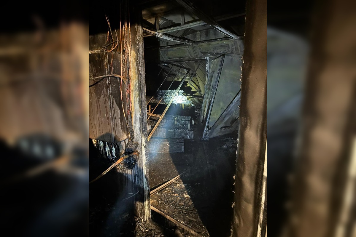 FOTO: Dráma pri Zlatých Moravciach: Halu v Skýcove pohltili plamene, hasiči s nimi bojovali celé hodiny, foto 3