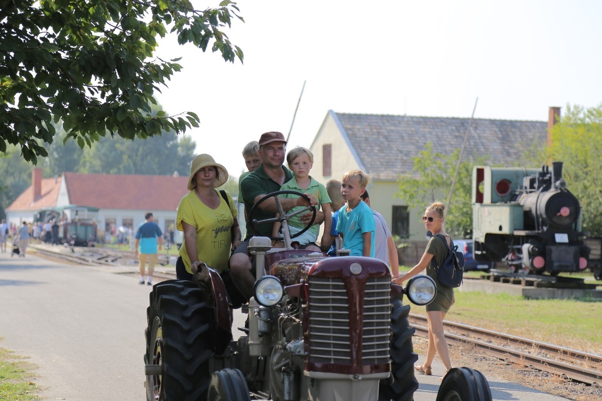 FOTO: Agrokomplex Nitra 2025 je už otvorený, čaká vás živý salaš, traktorparáda, historický vláčik a mnoho ďalšieho, foto 1