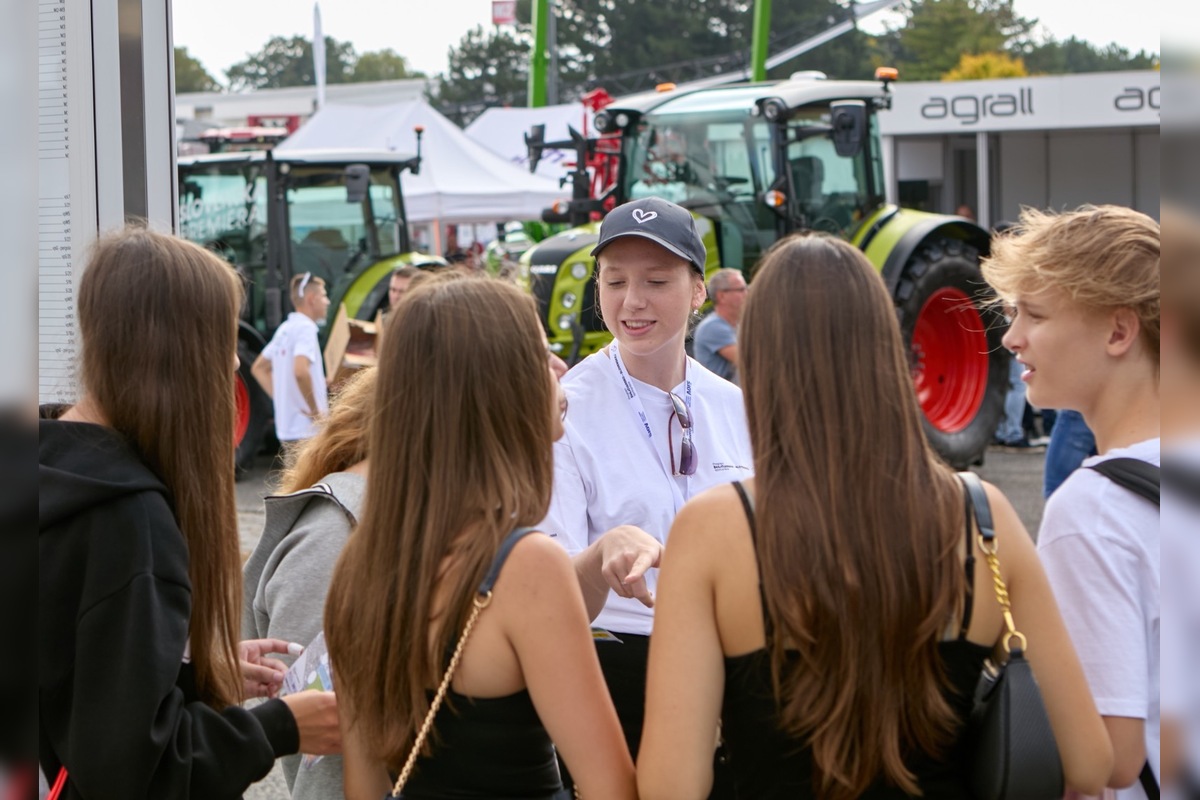 FOTO: Agrokomplex Nitra 2025 je už otvorený, čaká vás živý salaš, traktorparáda, historický vláčik a mnoho ďalšieho, foto 2