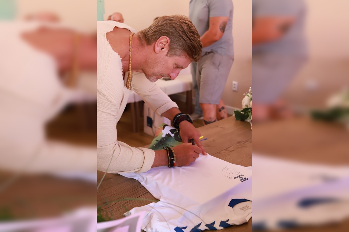 FOTO: Zlatí hádzanári z Topoľčian sa po troch desaťročiach vrátili na radnicu, foto 2