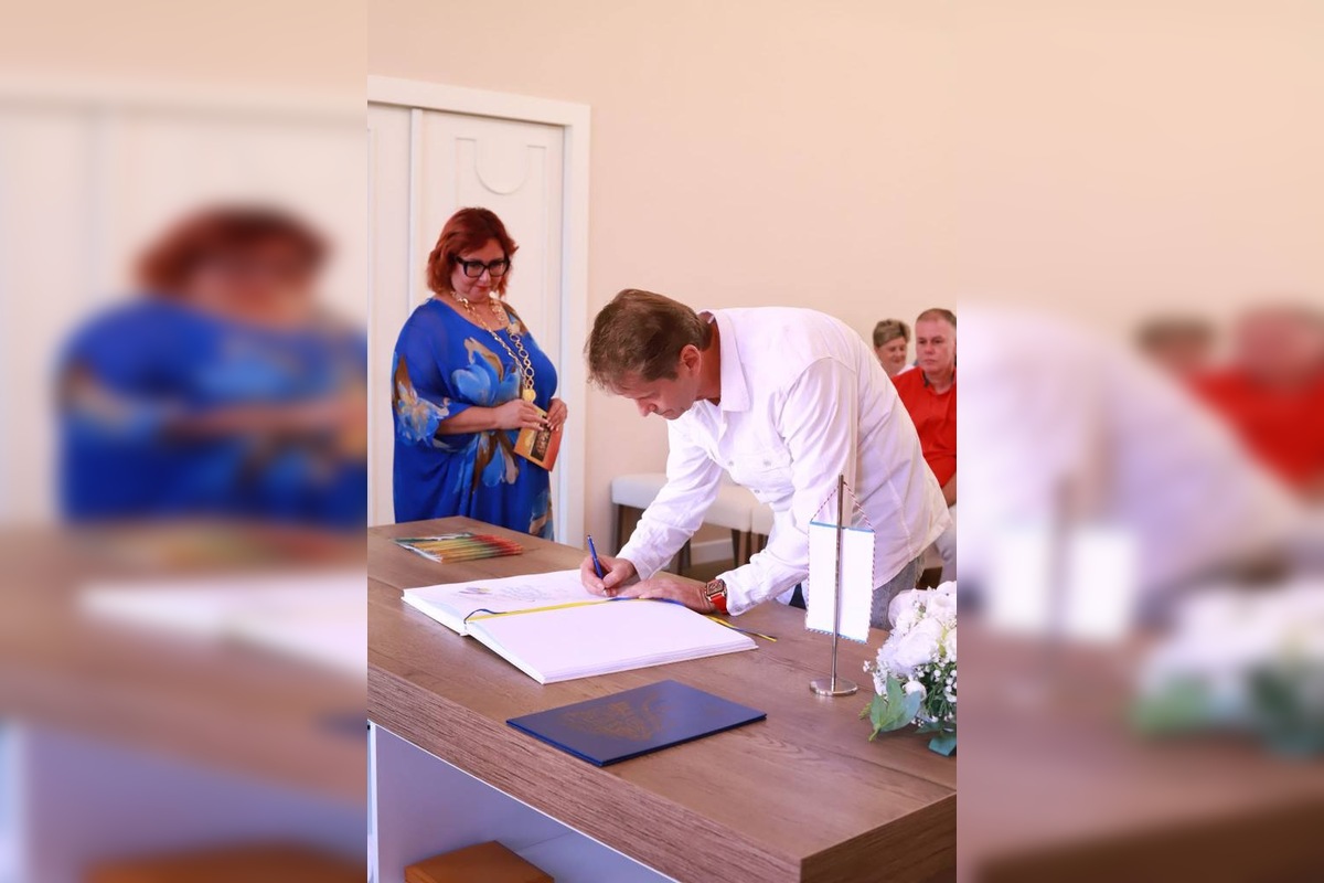 FOTO: Zlatí hádzanári z Topoľčian sa po troch desaťročiach vrátili na radnicu, foto 3