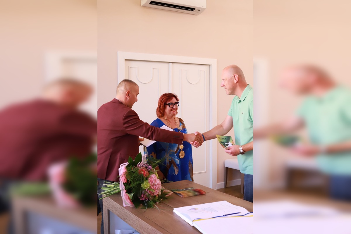 FOTO: Zlatí hádzanári z Topoľčian sa po troch desaťročiach vrátili na radnicu, foto 5