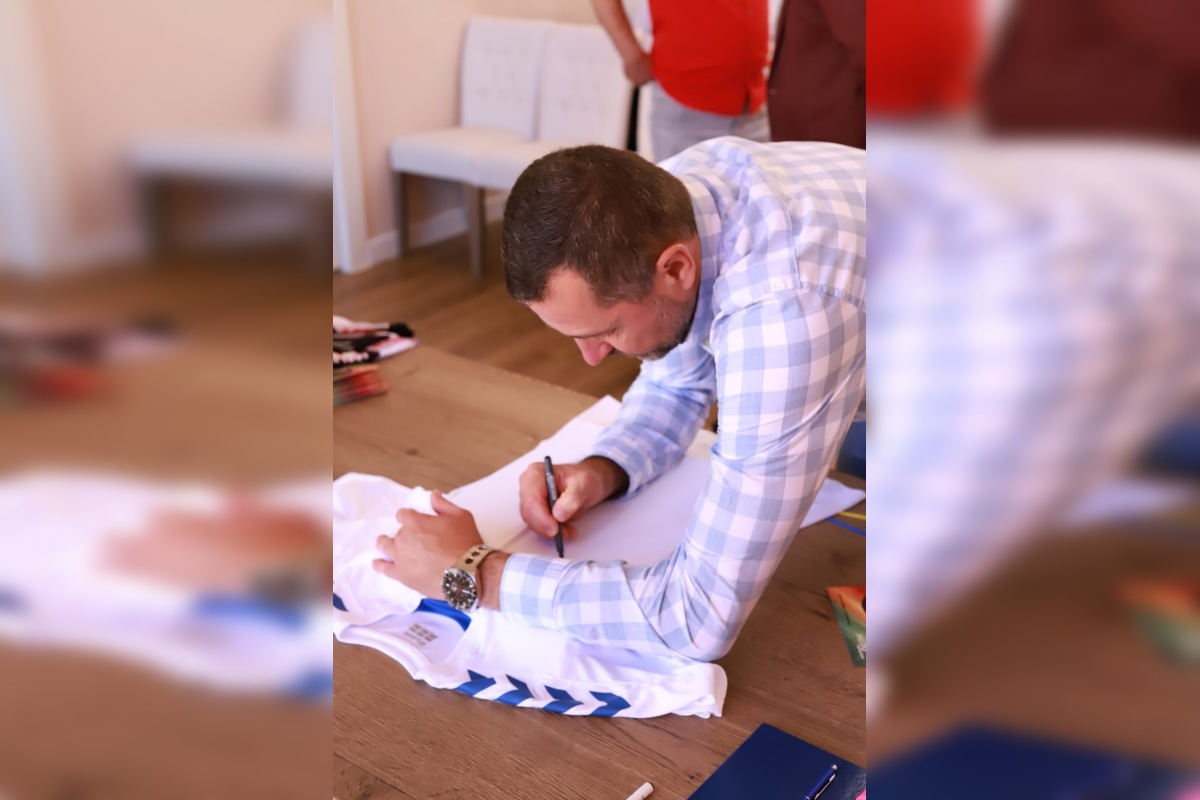 FOTO: Zlatí hádzanári z Topoľčian sa po troch desaťročiach vrátili na radnicu, foto 7