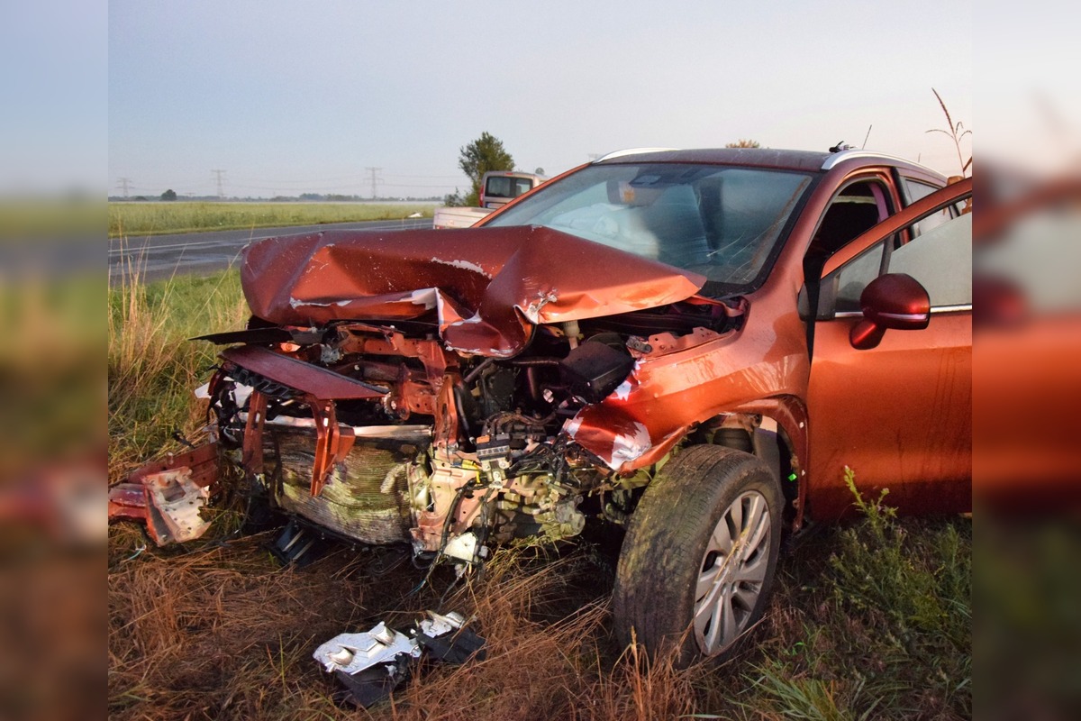 FOTO: Nehoda pri Nových Zámkoch si vyžiadala život 20-ročného dievčaťa, foto 5