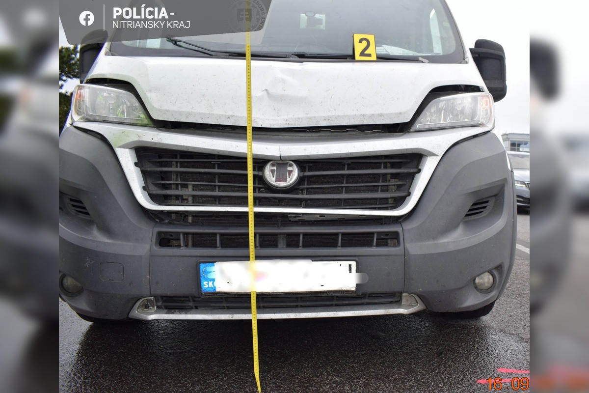 FOTO: Vodič dodávky zrazil v Nitre 17-ročné dievča, foto 1