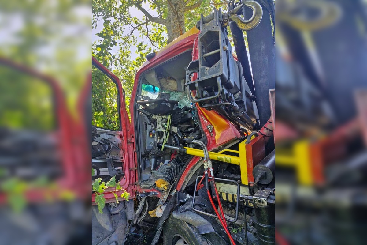 FOTO: Hasiči zasahovali pri čelnej zrážke medzi Poľným Kesovom a Rastislavicami, foto 1