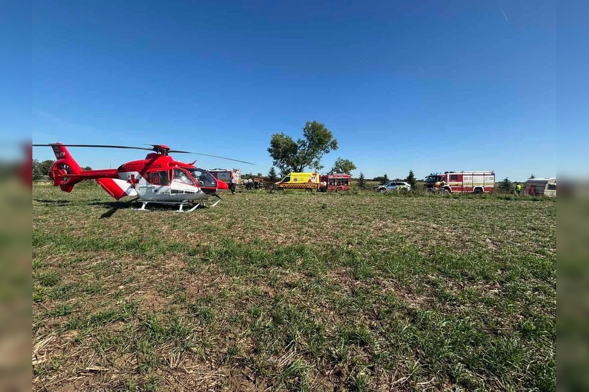 FOTO: Hasiči zasahovali pri čelnej zrážke medzi Poľným Kesovom a Rastislavicami, foto 3