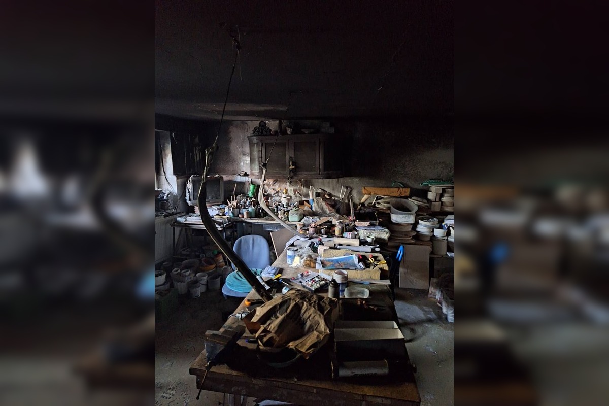 FOTO: Rozsiahly požiar v Šahách poškodil dom aj umelecký ateliér, obyvatelia pre rodinu vytvorili finančnú zbierku, foto 1