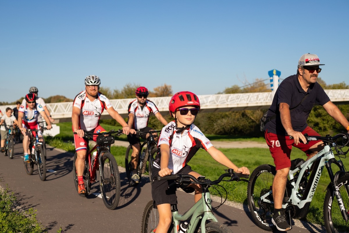 FOTO: Topoľčany sa chvália novou cyklotrasou, spolu s ňou pribudlo prepojenie na park aj nové prvky ako lampy a značky, foto 2