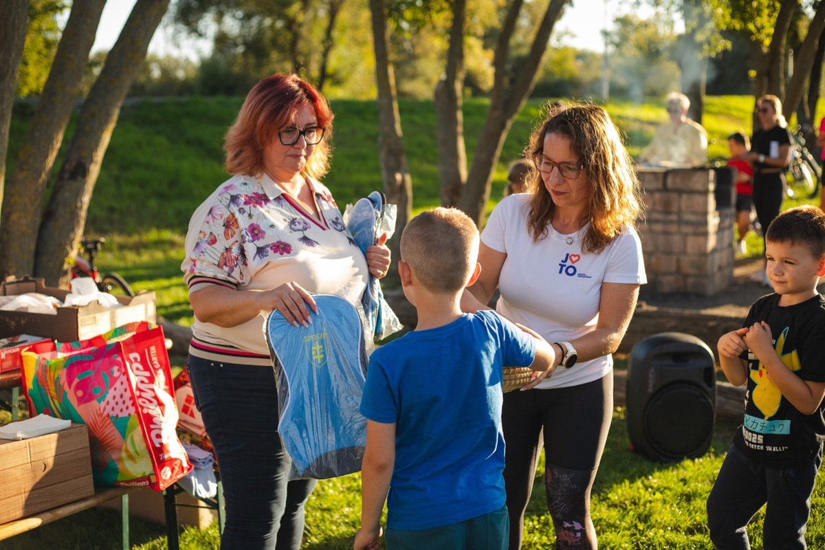 FOTO: Topoľčany sa chvália novou cyklotrasou, spolu s ňou pribudlo prepojenie na park aj nové prvky ako lampy a značky, foto 3
