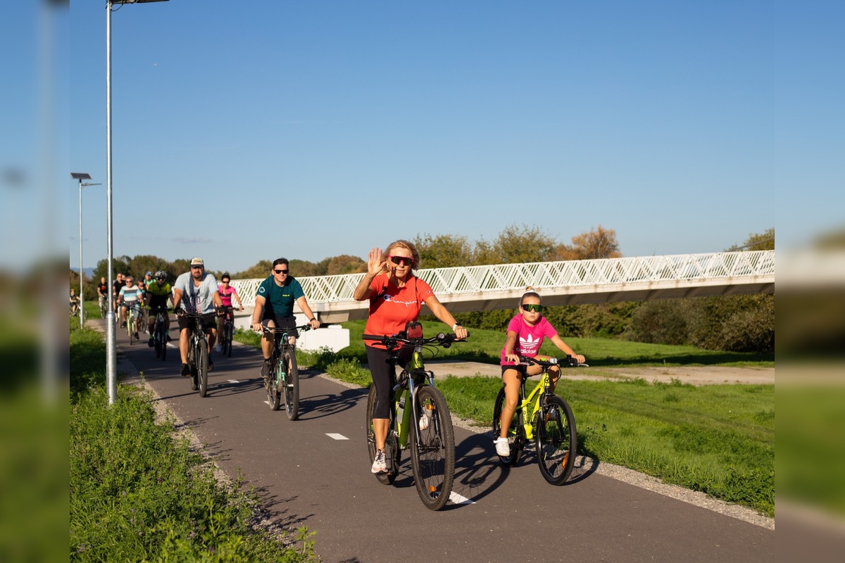 FOTO: Topoľčany sa chvália novou cyklotrasou, spolu s ňou pribudlo prepojenie na park aj nové prvky ako lampy a značky, foto 8