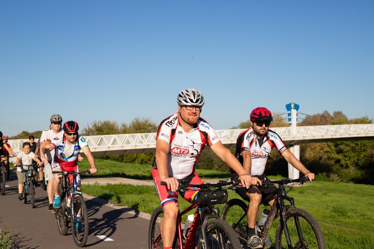 FOTO: Topoľčany sa chvália novou cyklotrasou, spolu s ňou pribudlo prepojenie na park aj nové prvky ako lampy a značky, foto 9