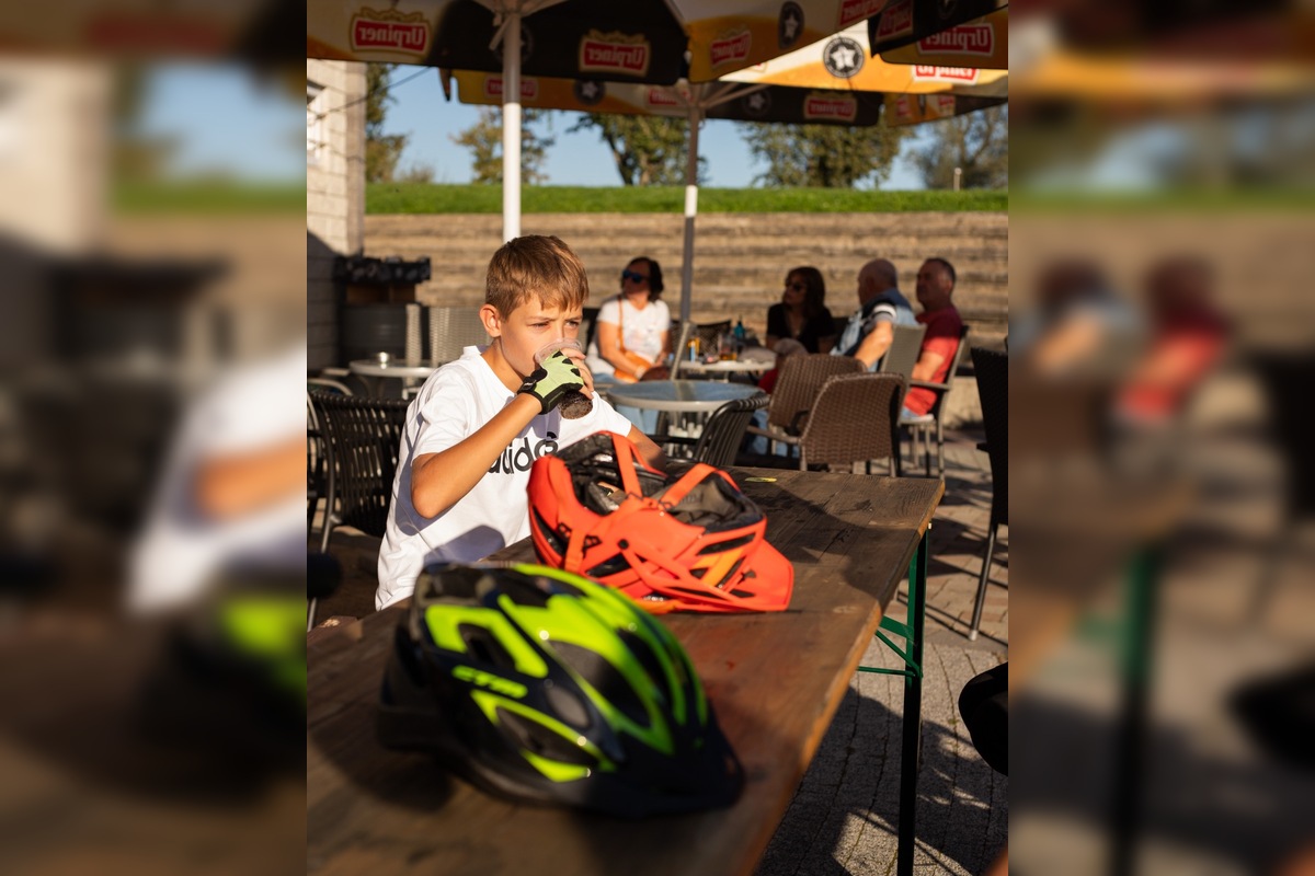 FOTO: Topoľčany sa chvália novou cyklotrasou, spolu s ňou pribudlo prepojenie na park aj nové prvky ako lampy a značky, foto 12