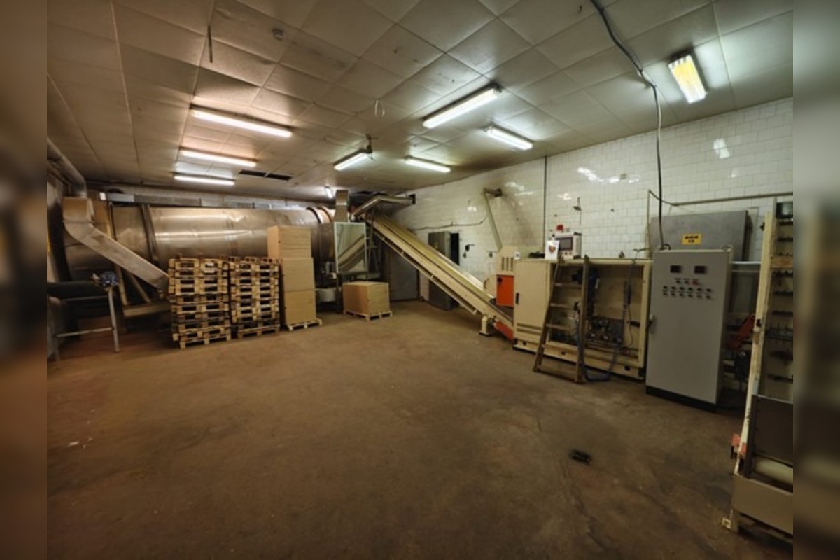 FOTO: Nelegálna výrobňa cigariet v obci Zbrojníky, ktorú odhalia Finančná správa, foto 1