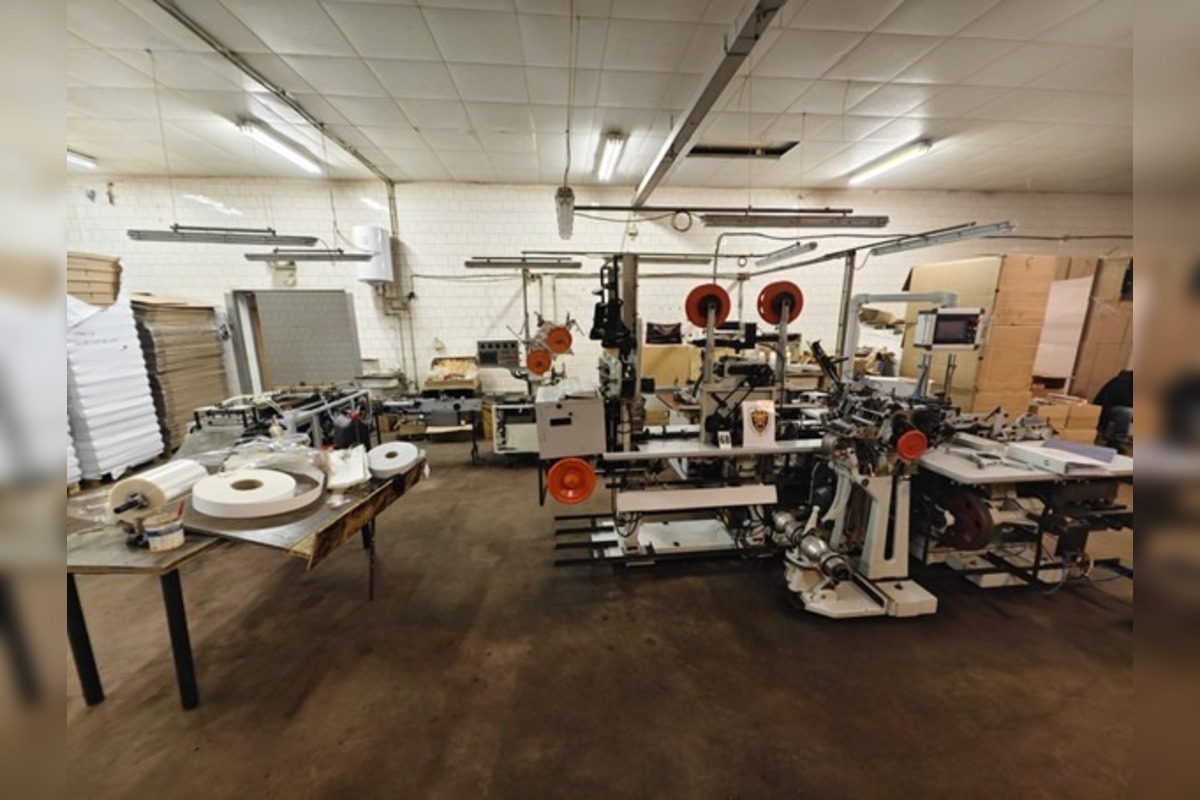 FOTO: Nelegálna výrobňa cigariet v obci Zbrojníky, ktorú odhalia Finančná správa, foto 4