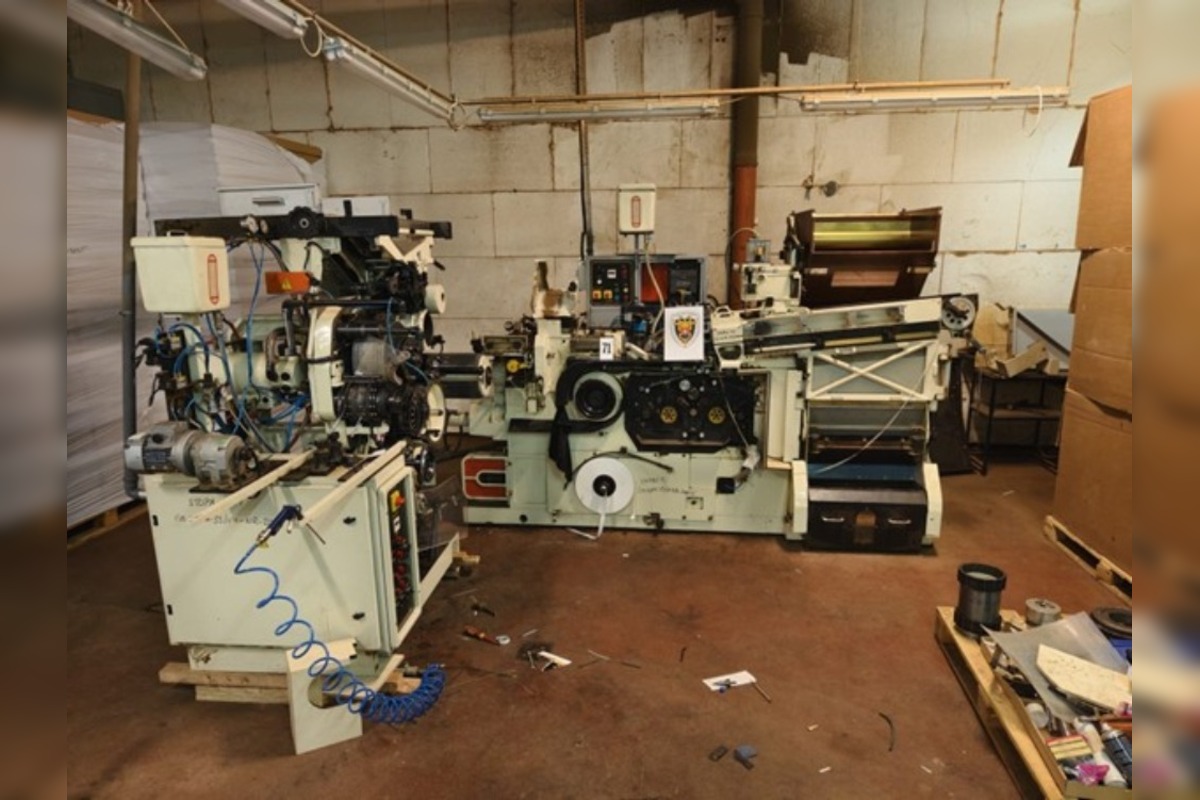 FOTO: Nelegálna výrobňa cigariet v obci Zbrojníky, ktorú odhalia Finančná správa, foto 5