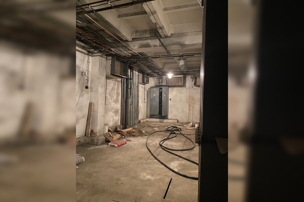 FOTO: Čo sa skrýva v tejto starej budevo v centre Nitry? Youtuber sa pozrel dnu a ukazuje jej tajomstvá, foto 9