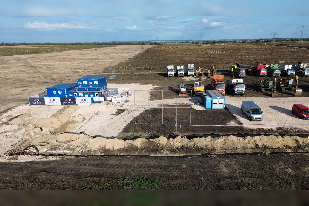 FOTO: Na pozemkoch za Šuranmi, kde má stáť baterkáreň, začali prípravné práce, foto 14