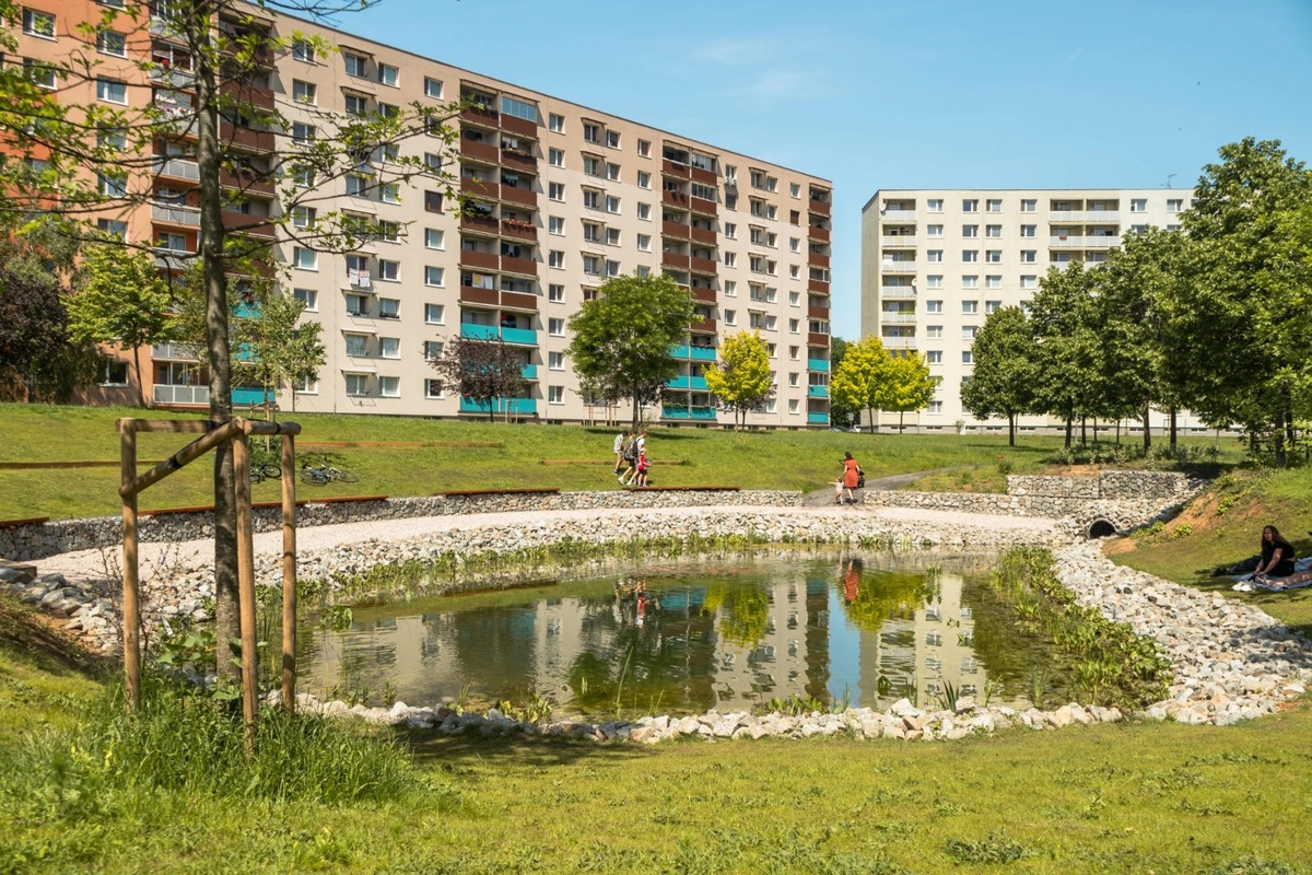 FOTO: Revitalizovaný sídliskový dvor Agátka uspel na architektonickej súťaži CE ZA AR, foto 1