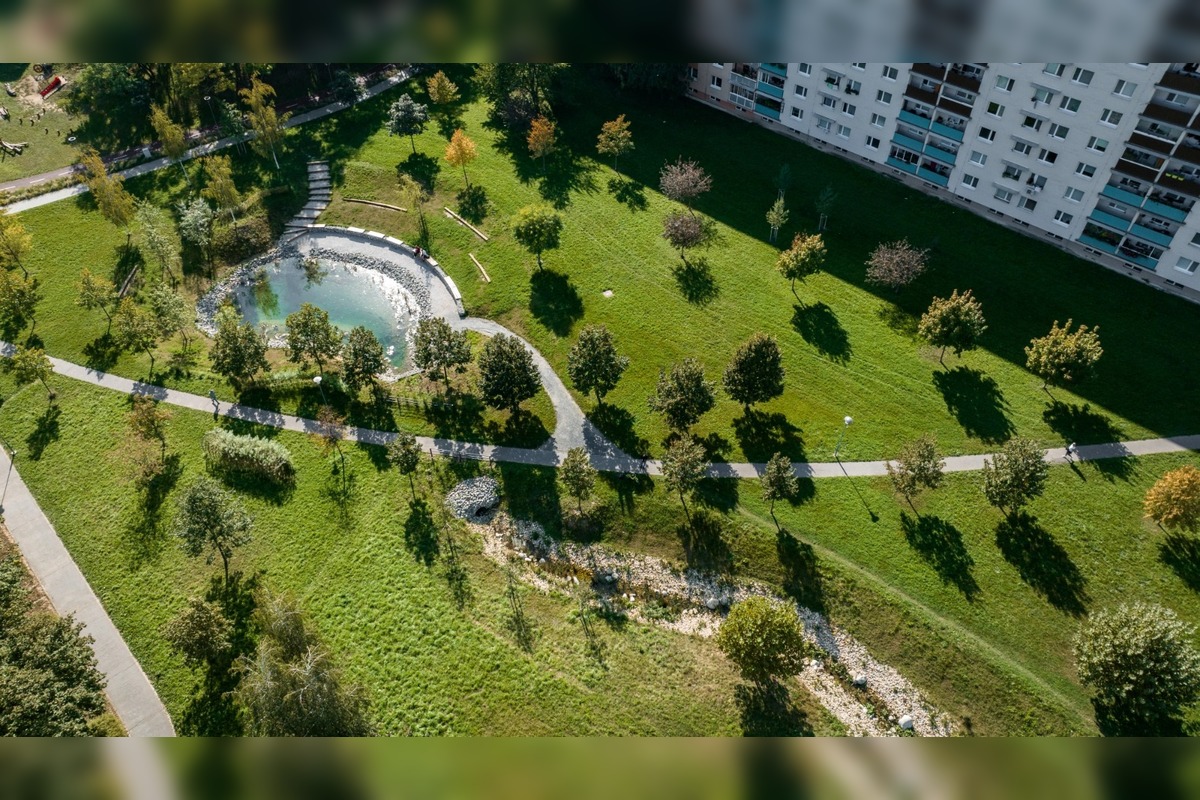 FOTO: Revitalizovaný sídliskový dvor Agátka uspel na architektonickej súťaži CE ZA AR, foto 2