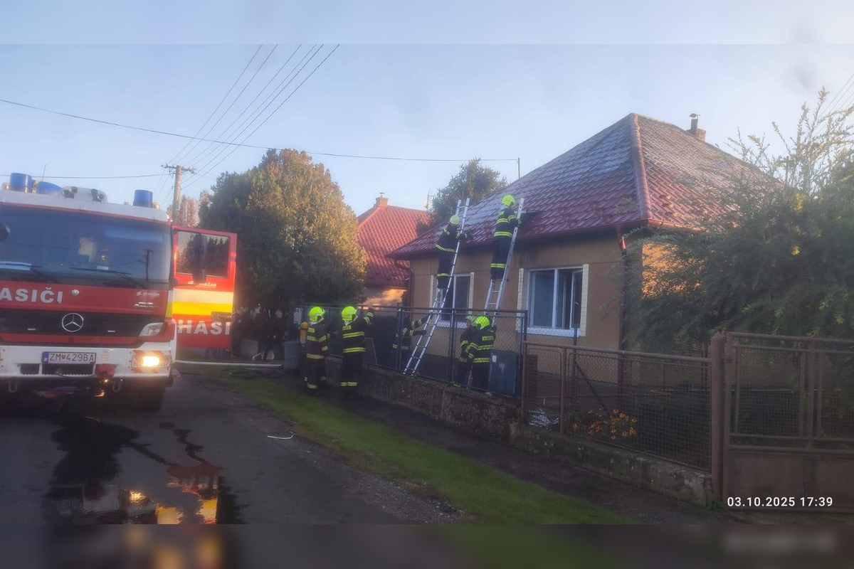FOTO: Požiar rodinného domu v Beladiciach takmer skončil tragicky pre 65-ročného muža, foto 2