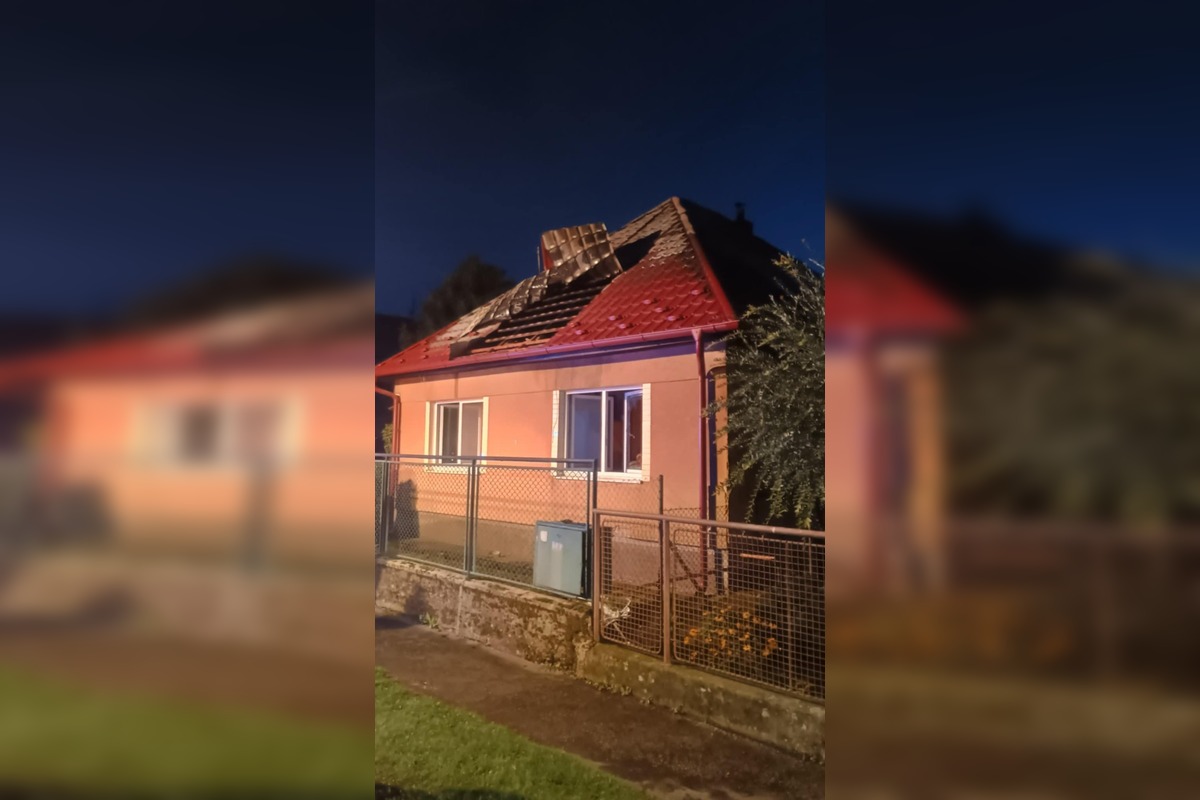FOTO: Požiar rodinného domu v Beladiciach takmer skončil tragicky pre 65-ročného muža, foto 4