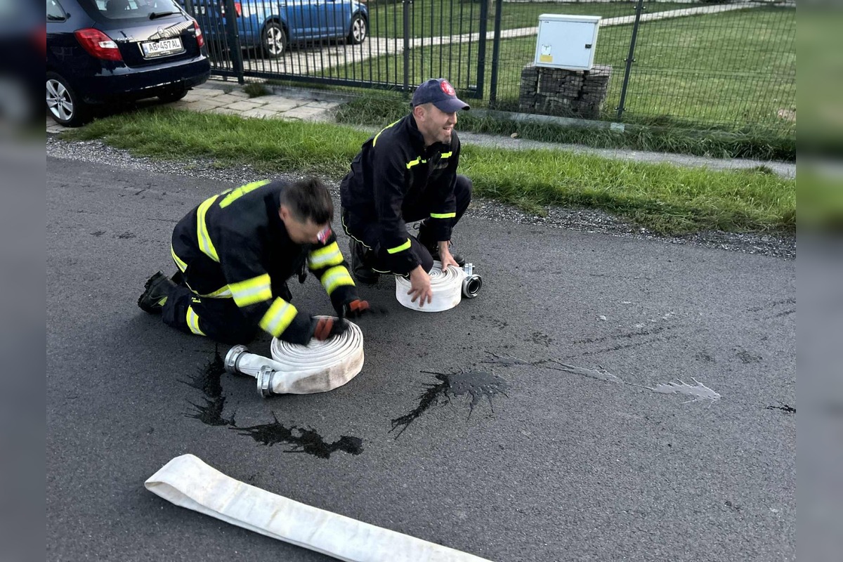 FOTO: Požiar rodinného domu v Beladiciach takmer skončil tragicky pre 65-ročného muža, foto 6