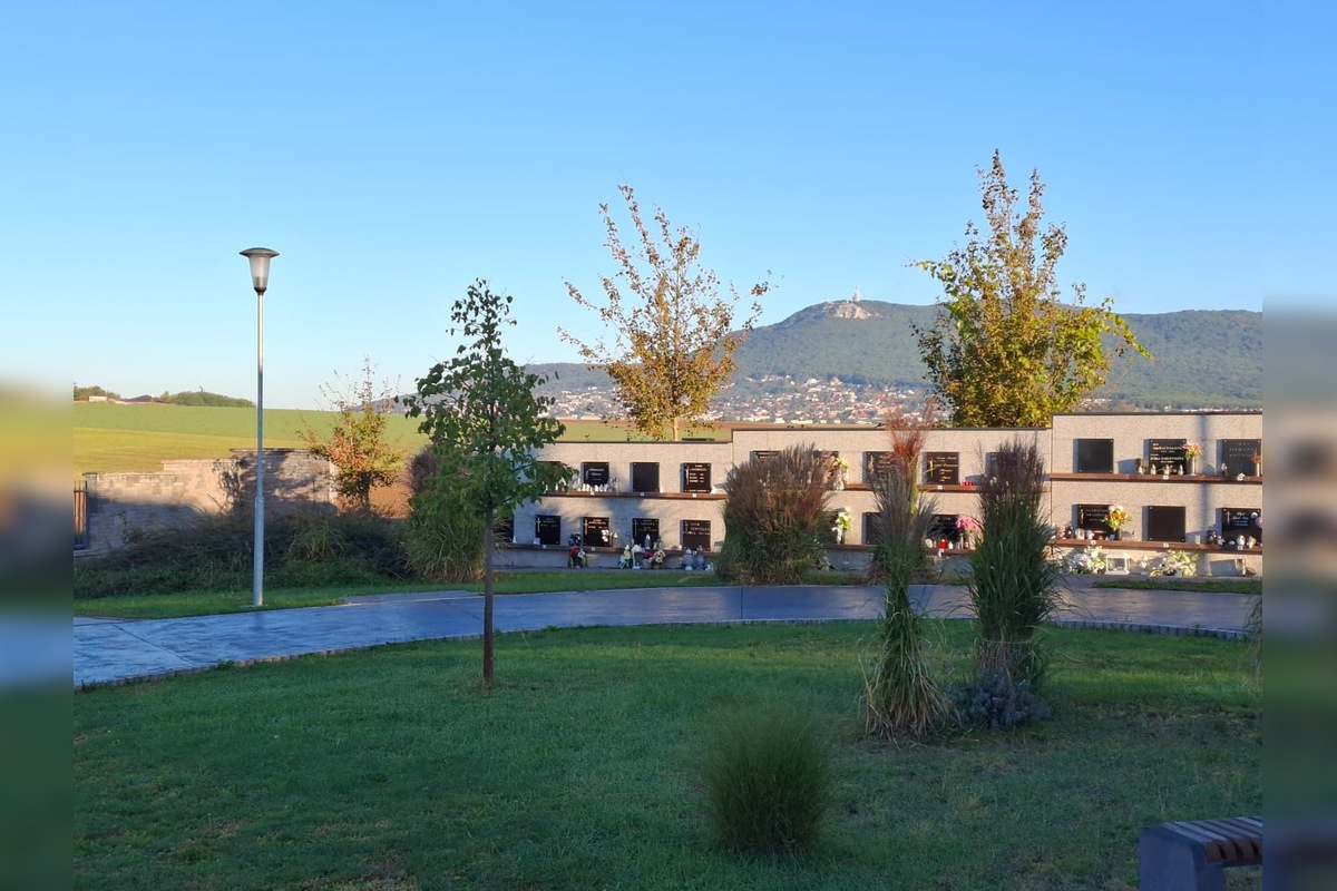 FOTO: Nitra začína ekologickú revolúciu na cintorínoch a spúčťa separovanie, obnovuje zeleň a zbiera dažďovú vodu, foto 1