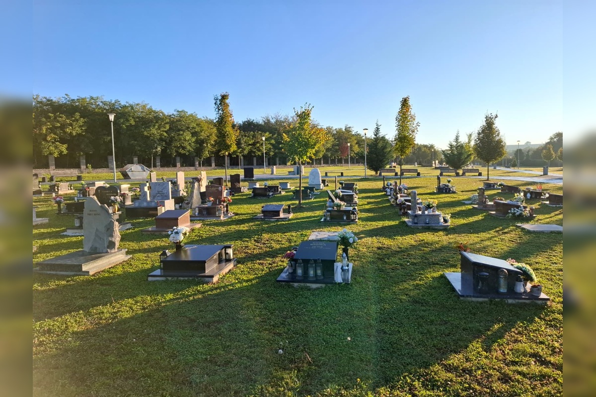 FOTO: Nitra začína ekologickú revolúciu na cintorínoch a spúčťa separovanie, obnovuje zeleň a zbiera dažďovú vodu, foto 3