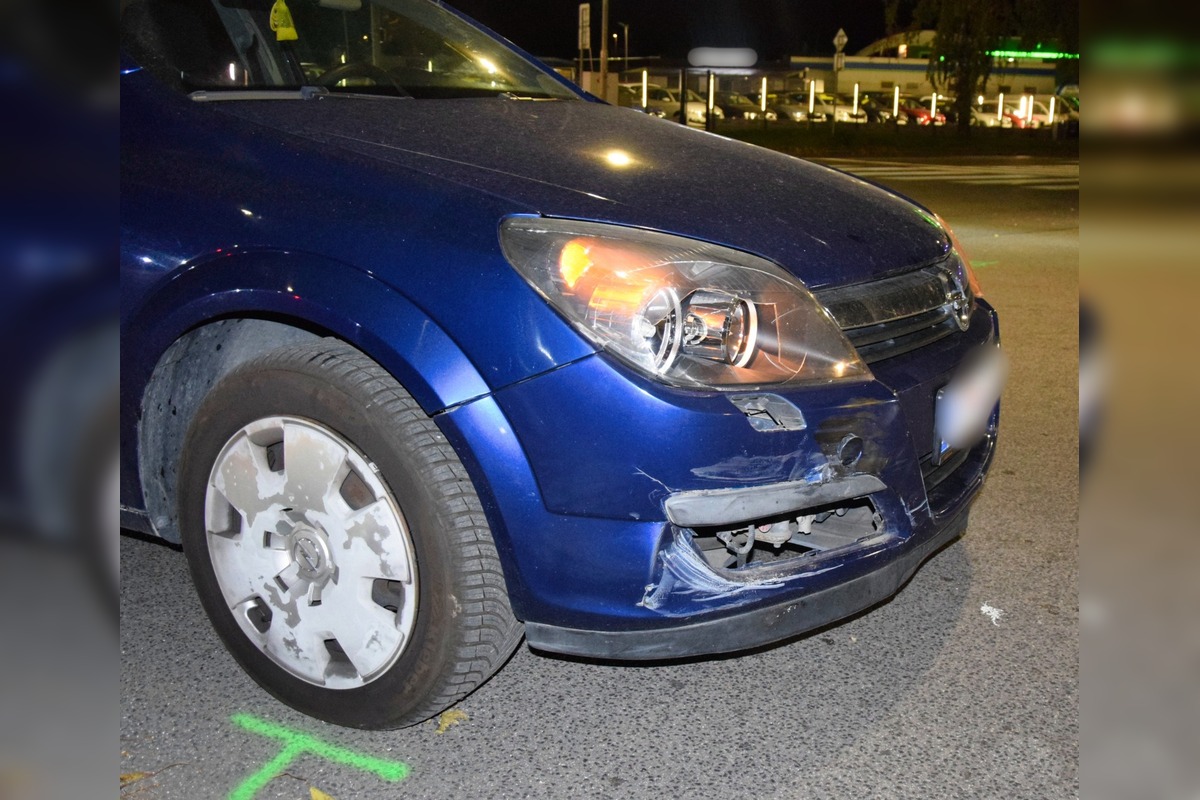 FOTO: Opití vodiči opäť úradovali, jeden narazil v Leviciach do betónového oplotenia a auta, foto 1