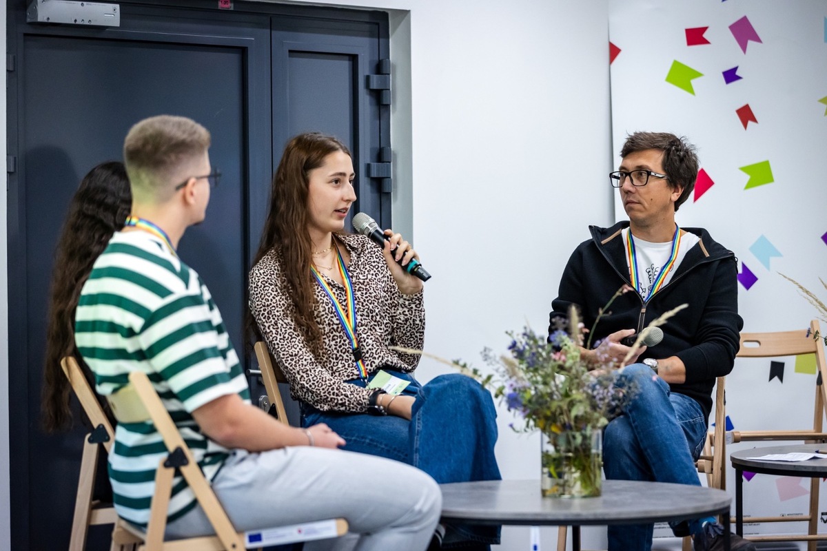 FOTO:  V Nitre sa konala diskusia o duševnom zdraví mladých, zamestnanci prehovorili o bezpečných miestach, foto 5