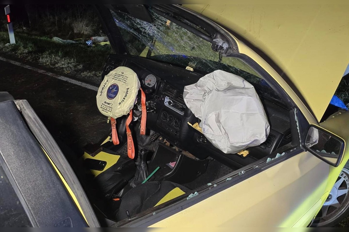 FOTO: Tragická ranná nehoda za Šaľou si vyžiadala životy dvoch mladých ľudí, foto 2