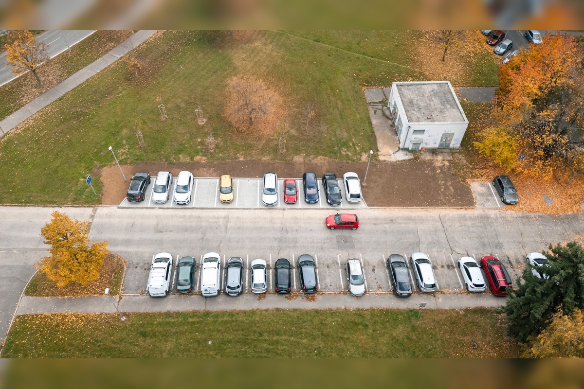 FOTO: Parkovanie na Benkovej sa mení, Nitra za 66-tisíc eur zrekonštruovala parkovisko a pridala aj ďalšie miesta, foto 2