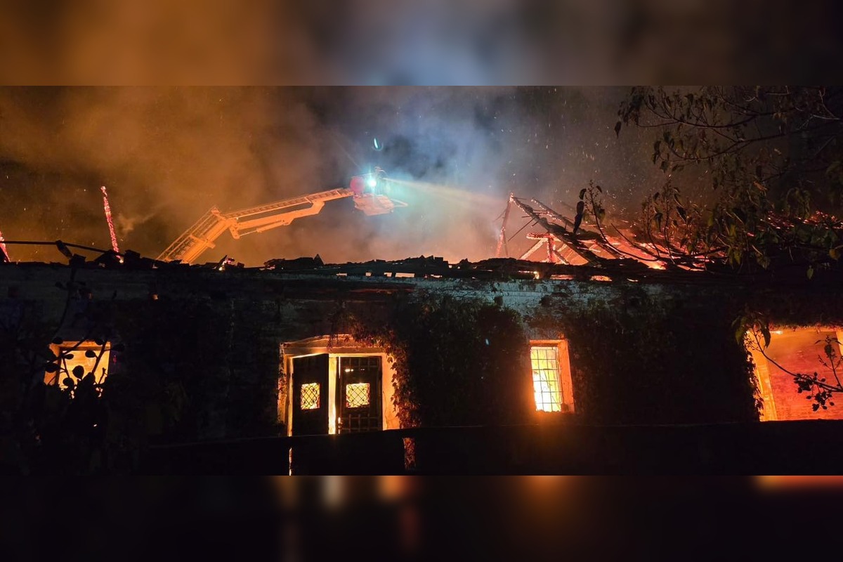 FOTO: V obci Šurianky horela tesárska dielňa, majiteľ utrpel obrovské škody, foto 1