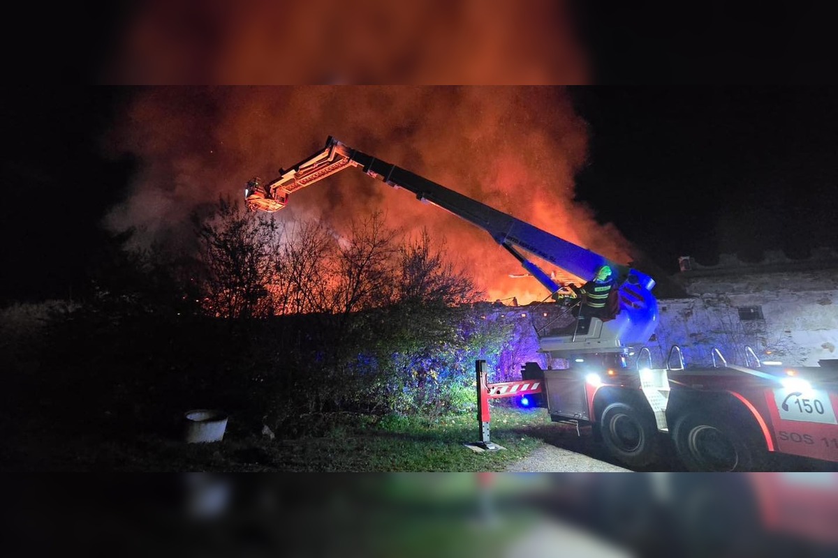 FOTO: V obci Šurianky horela tesárska dielňa, majiteľ utrpel obrovské škody, foto 2