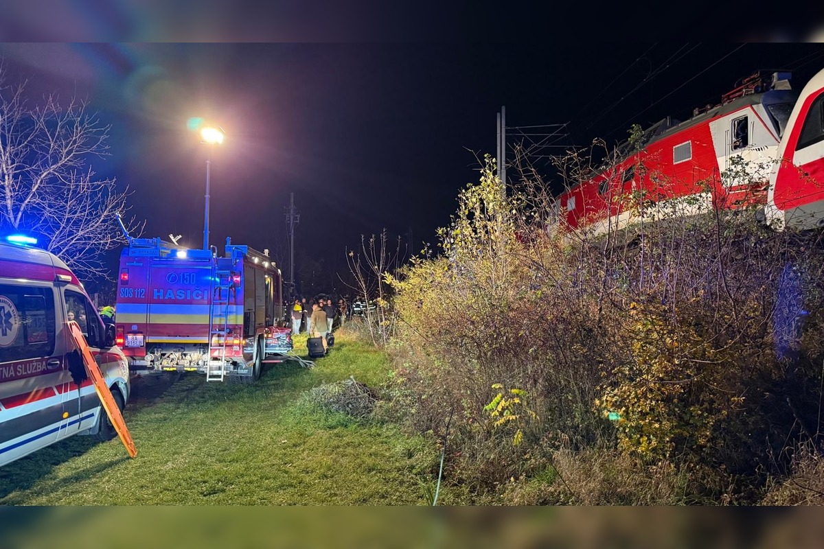 FOTO: Pri Pezinku sa zrazili dva vlaky, jeden z nich išiel do Nitry, foto 1