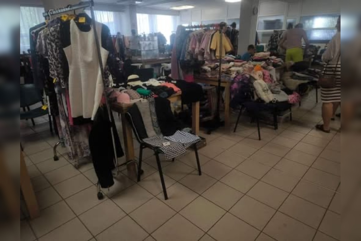 FOTO: Veľká jesenná burza v Leviciach sa blíži, pomôžete komunite aj nakúpite oblečenie, hračky aj knihy za pár eur, foto 1