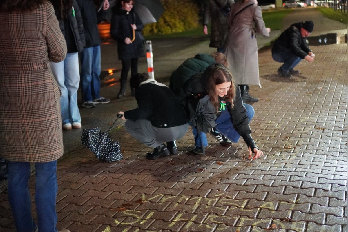 FOTO: Občianska Nitra prišla pred Agrokomplex vyjadriť svoj nesúhlas , foto 2