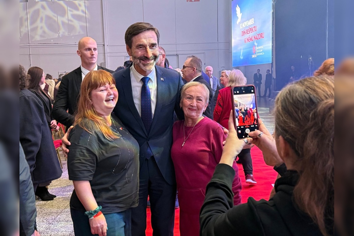 FOTO: Smer zorganizoval 17. november - Deň rešpektu k inému názoru. Ako to vyzeralo na Agrokomplexe v Nitre?, foto 2