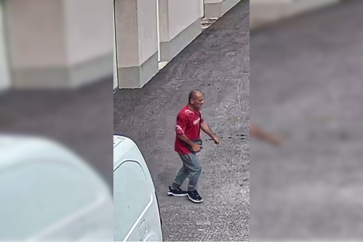 FOTO: Nitrianska polícia hľadá podozrivého zo skladu, ktorý odcudzil hotovosť, foto 1